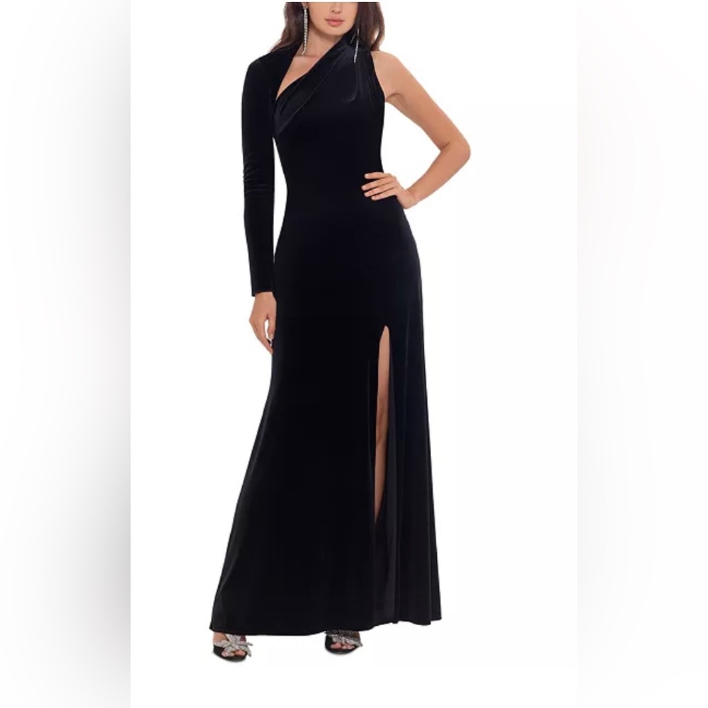 Betsy & Adam Elegant Black One Shoulder Gown